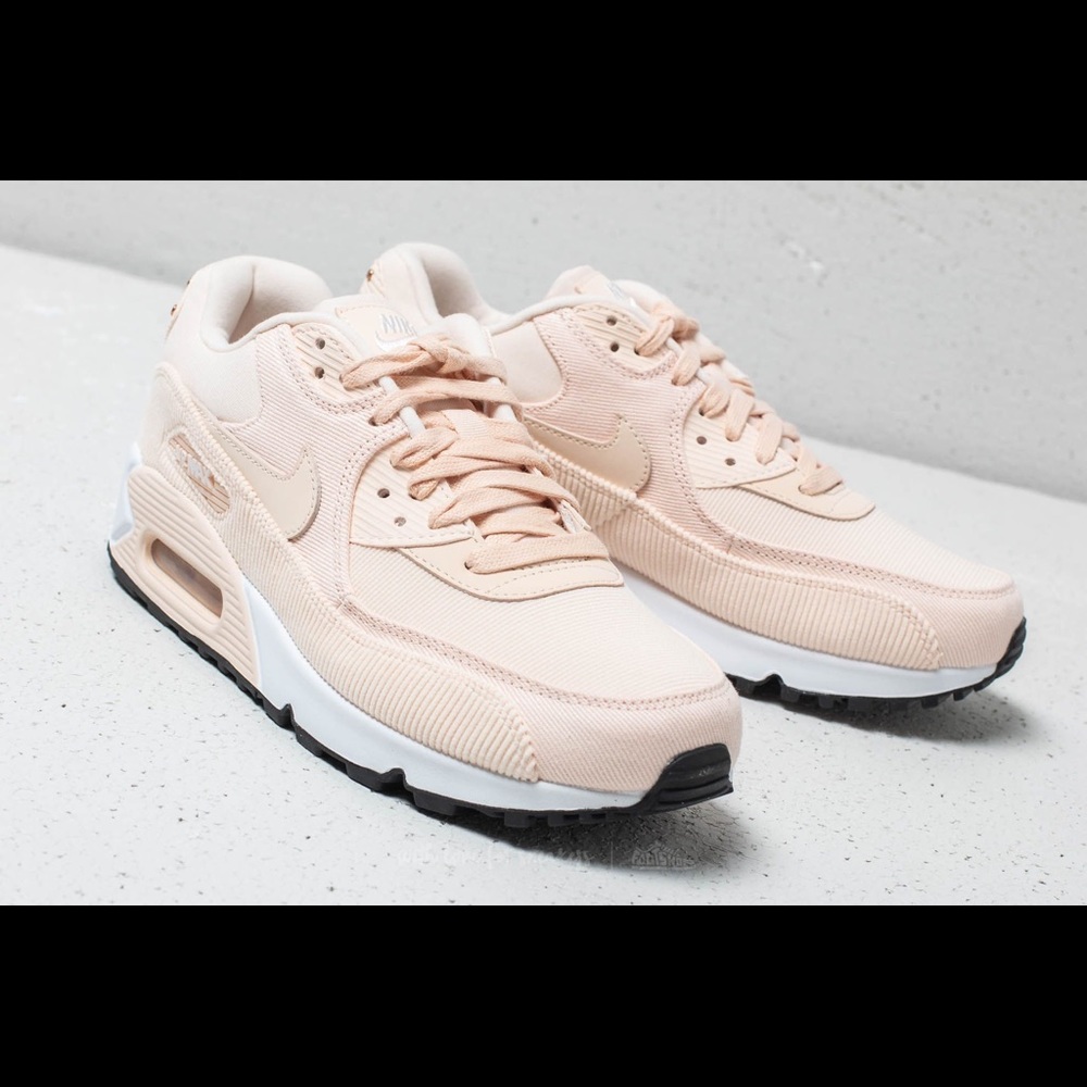 Nike Women’s Air Max 90 Lea